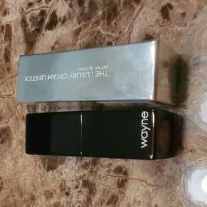 Wayne Goss The luxury cream lipstick in Pecan